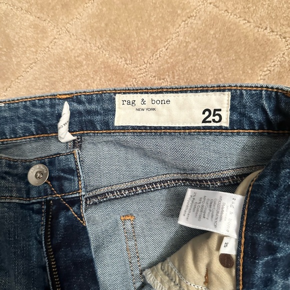 Rag & Bone jeans. Excellent condirion. Size 25. Slit on bottom. Super soft - Picture 2 of 4